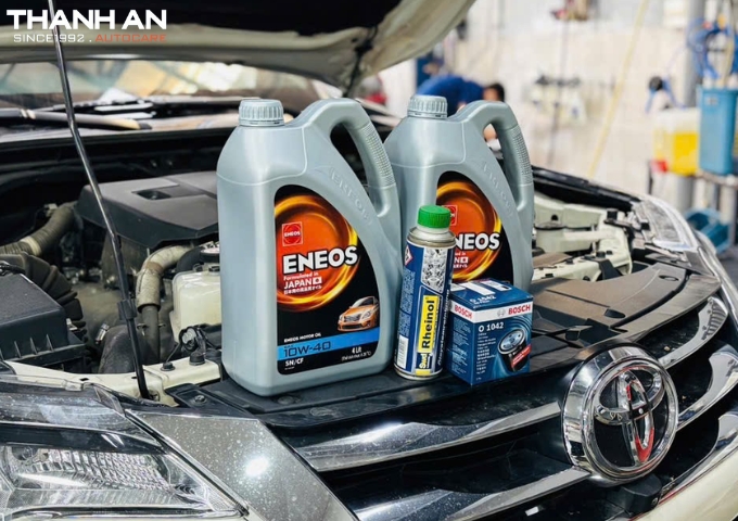 Thay nhớt xe ô tô giúp động cơ vận hành êm và bền tại gara